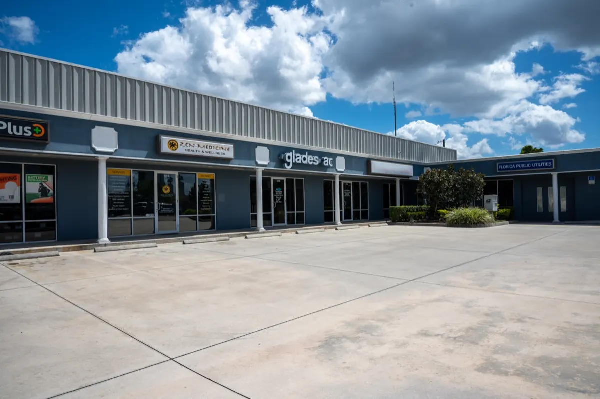 The Zen Medicine storefront at 808 N Parrott Ave, Okeechobee